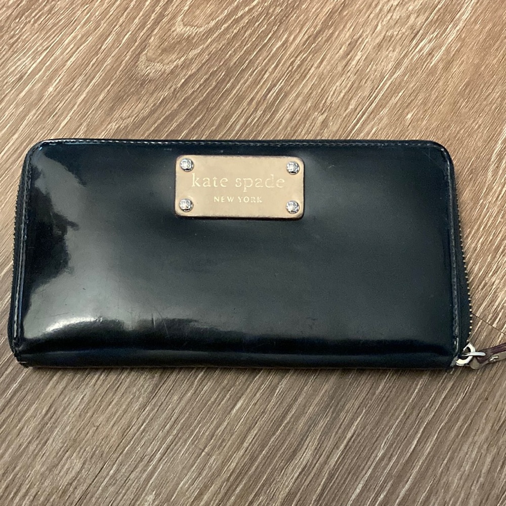 ♠️ AUTHENTIC KATE SPADE BLACK PATENT LEATHER ZIP WALLET ♠️